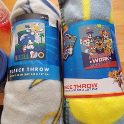 💞NEW FLEECE BLANKETS CHOICE OF SONIC OR PAW PATROL. $8 EACH BOTH FOR $14