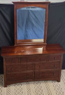 Lee ind.  7 drawer wood vanity dresser