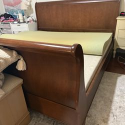 California king sleigh bed California king sleigh bed