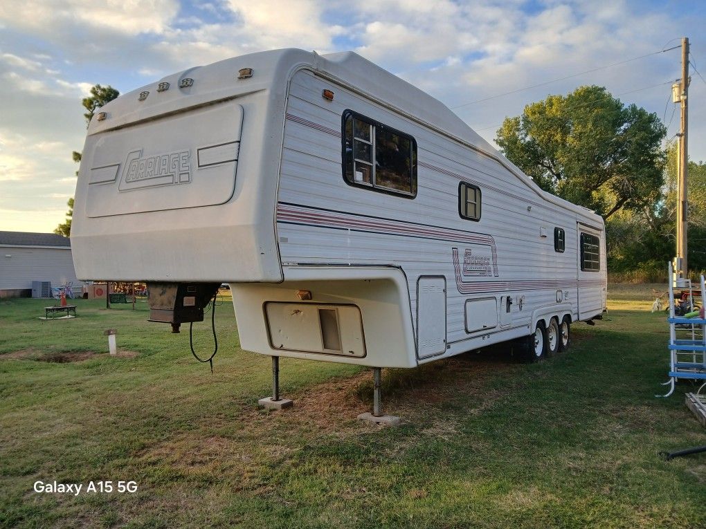 1989 5th Wheel Camper (Project)
