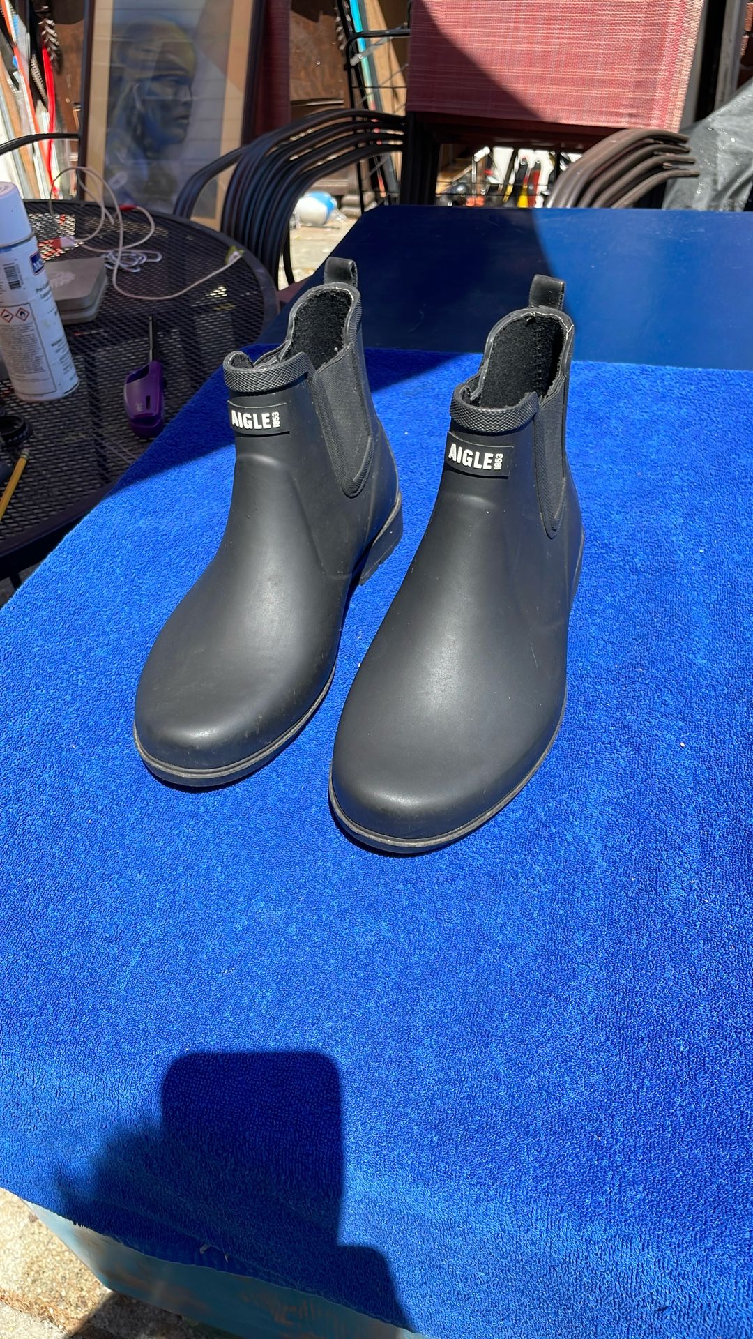 Like New Mans Rain Boots
