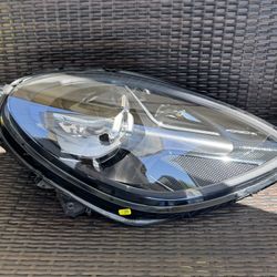 2019 2020 2021 2022 Porsche Macan Right Passenger Side Full LED Headlight OEM 95B941010AR