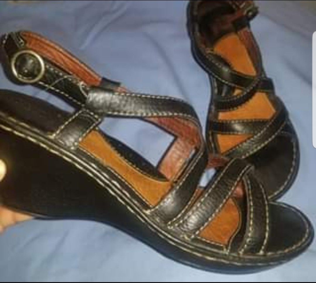 Women's sandals size 10