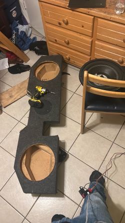 Speaker box for Chevy gmc n ram depending model