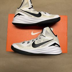 Nike Hyperdunk 2014 Women’s White Black size 8.5 Basketball shoes Rare!