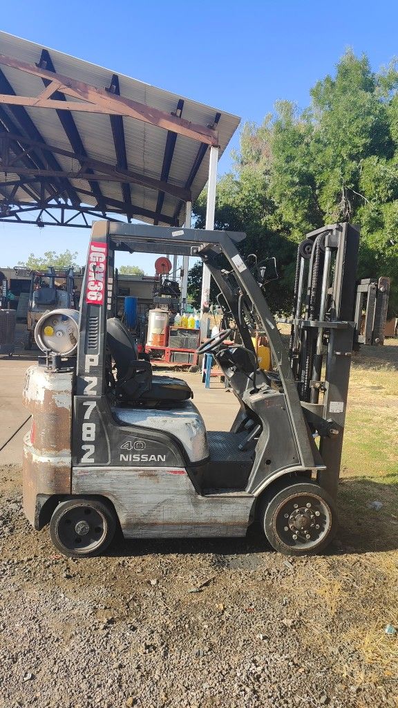 2008 Nissan Forklift