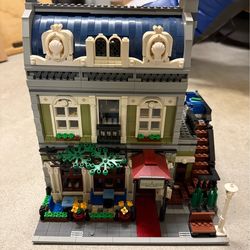 LEGO Creator Expert Parisian Restaurant 10243 – Built Modular Set (Missing Artist + Few Pieces)