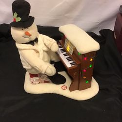 HALLMARK This Talented snowman, Puts On A Merry, Show as He Moves To The Music.