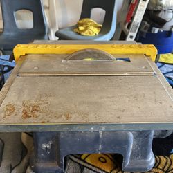 Wet saw for ceramic Tile 12/12 And good condition