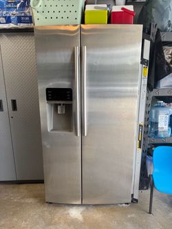 Samsung 30 cu. Ft. Side by Side Refrigerator - Used but Excellent Condition