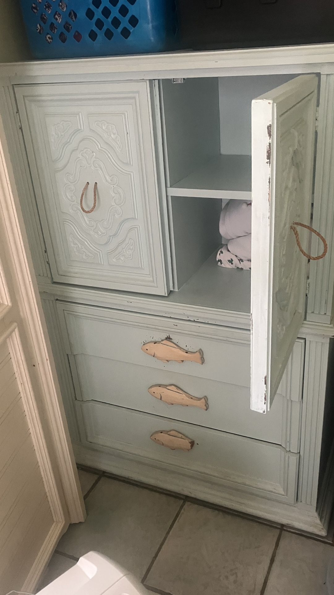 Wardrobe With Drawers 