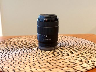 Sony E 18-135mm f/3.5-5.6 OSS