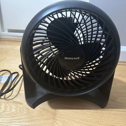 Honeywell Turbo power Table Fan
