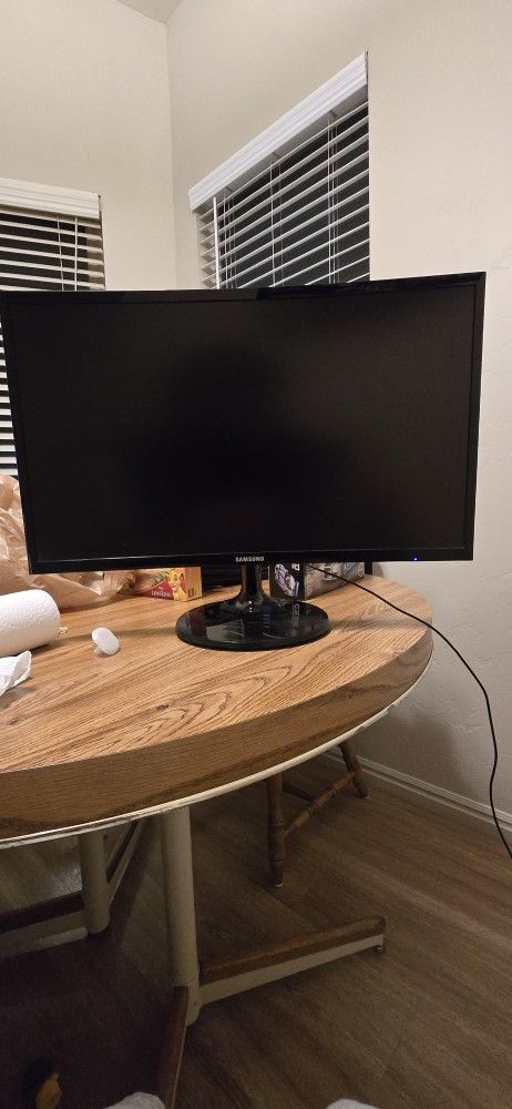 Samsung Curved Monitor 24"