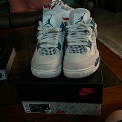 Air Jordan 4 Military Blue 