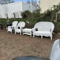 Wicker Set, 4 Pieces.