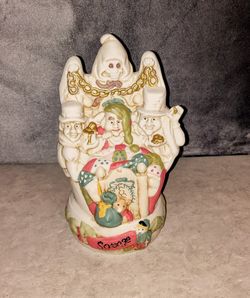 VINTAGE 1991 GINY INC. SCROOGE "A CHRISTMAS CAROL" PORCELAIN MUSIC BOX  HAND-PAINTED FIGURINE  SCROOGE SURROUNDED BY CHARACTERS FROM THE CLASSIC STORY