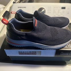 Men’s sketchers  Size 10