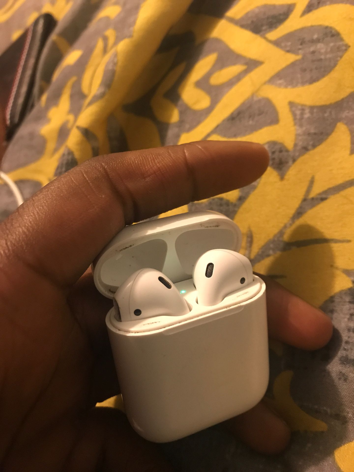 AirPods