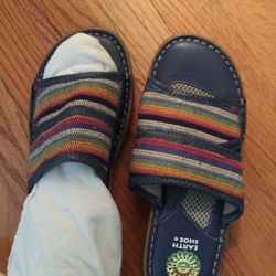Like new gelron 2000 earth shoe size 7 narrow sandal.  This is for a narrow foot!   Leather top with rainbow colored type of canvas across foot