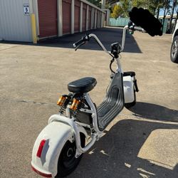 Citycoco Fat Tire Electric Scooter – 2000W / 20–40 Mile Range – New & Used