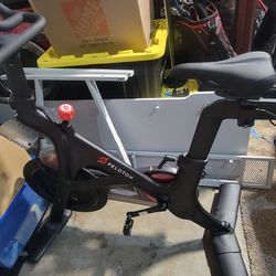 Pelaton With Monitor 