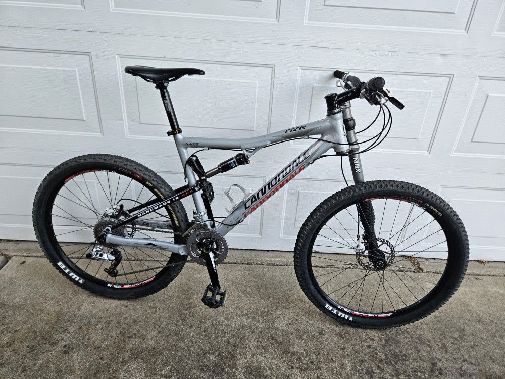 Large Cannondale Rize 3 Full Suspension Mountain Bike w/ Lefty Fork