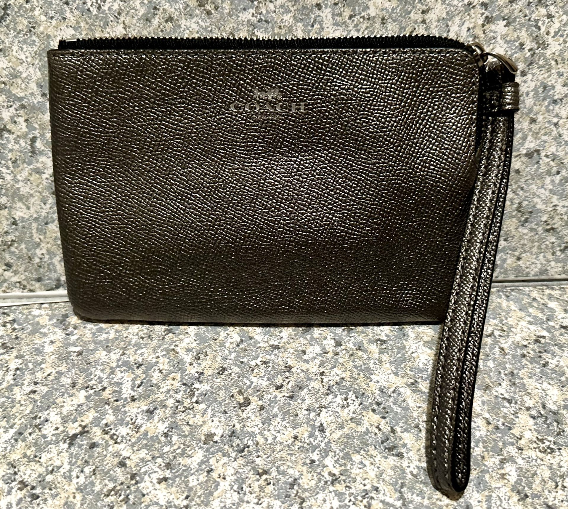 COACH Metallic Leather Small Corner Zip Wristlet Platinum USED Coin Money Cards