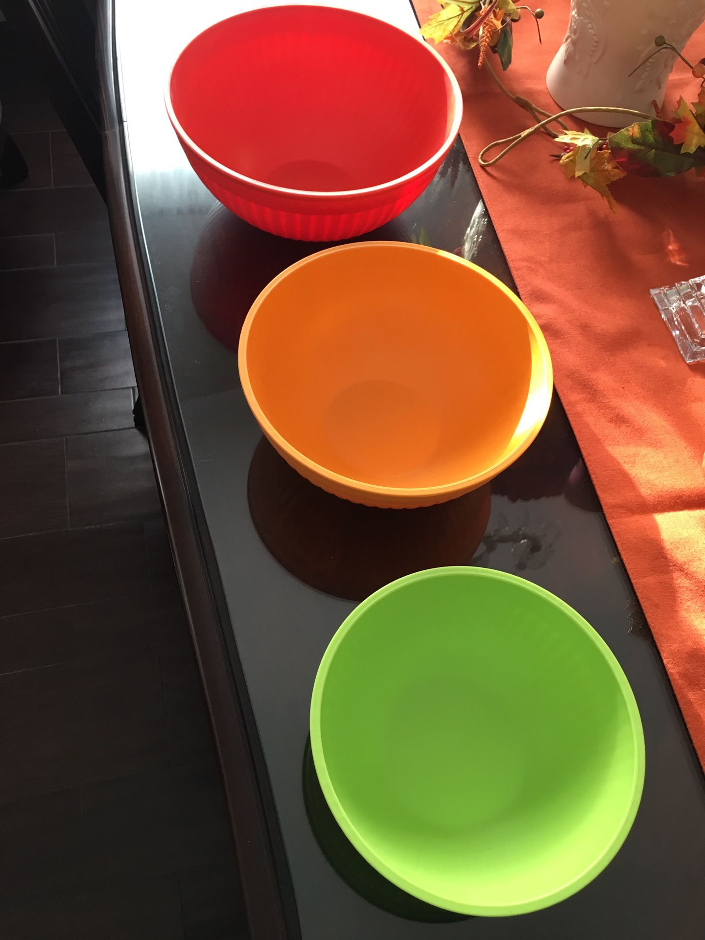 3 plastic Nordic mixing bowls