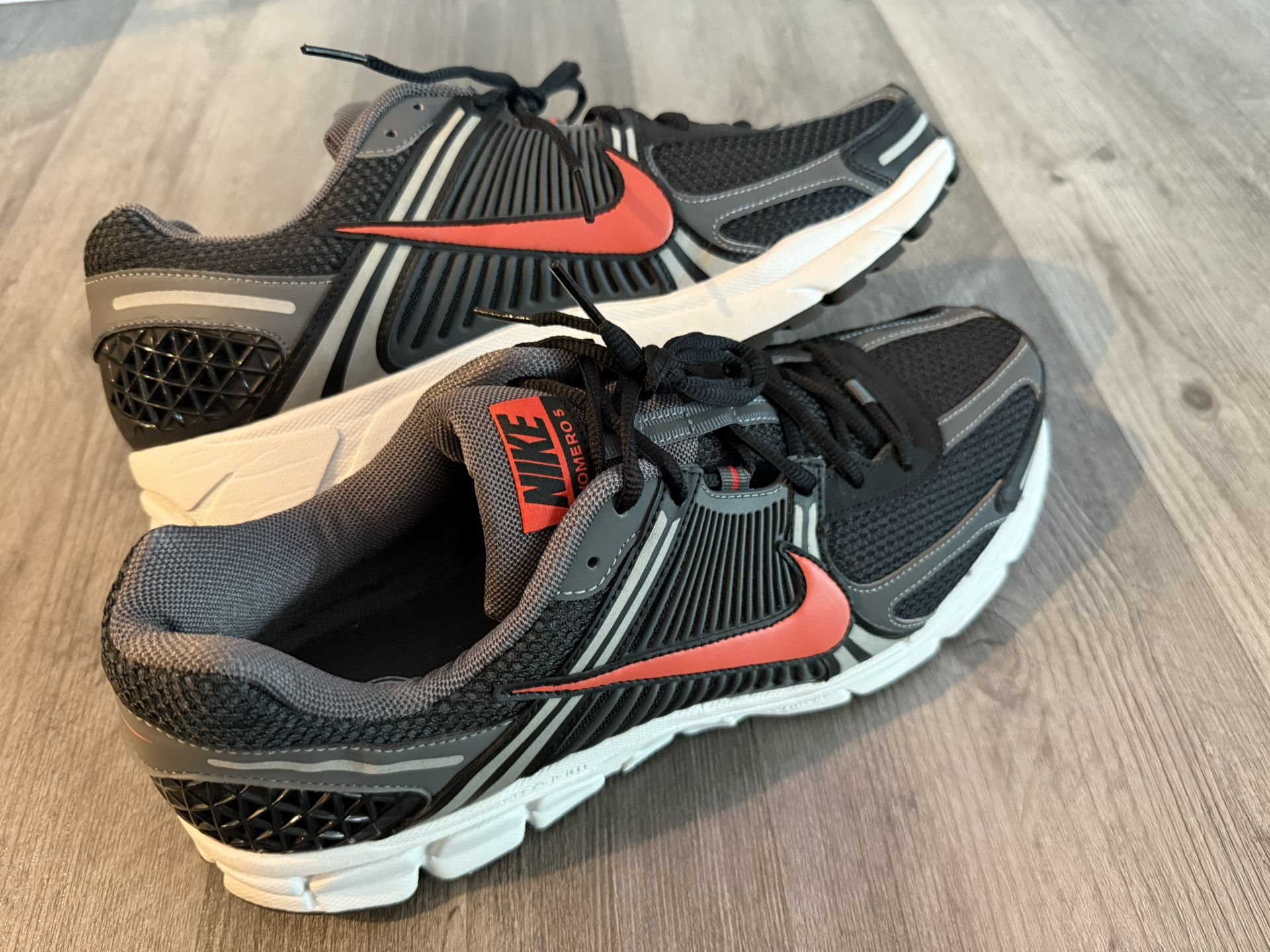 Like new Nike Vomero 5 Size 14