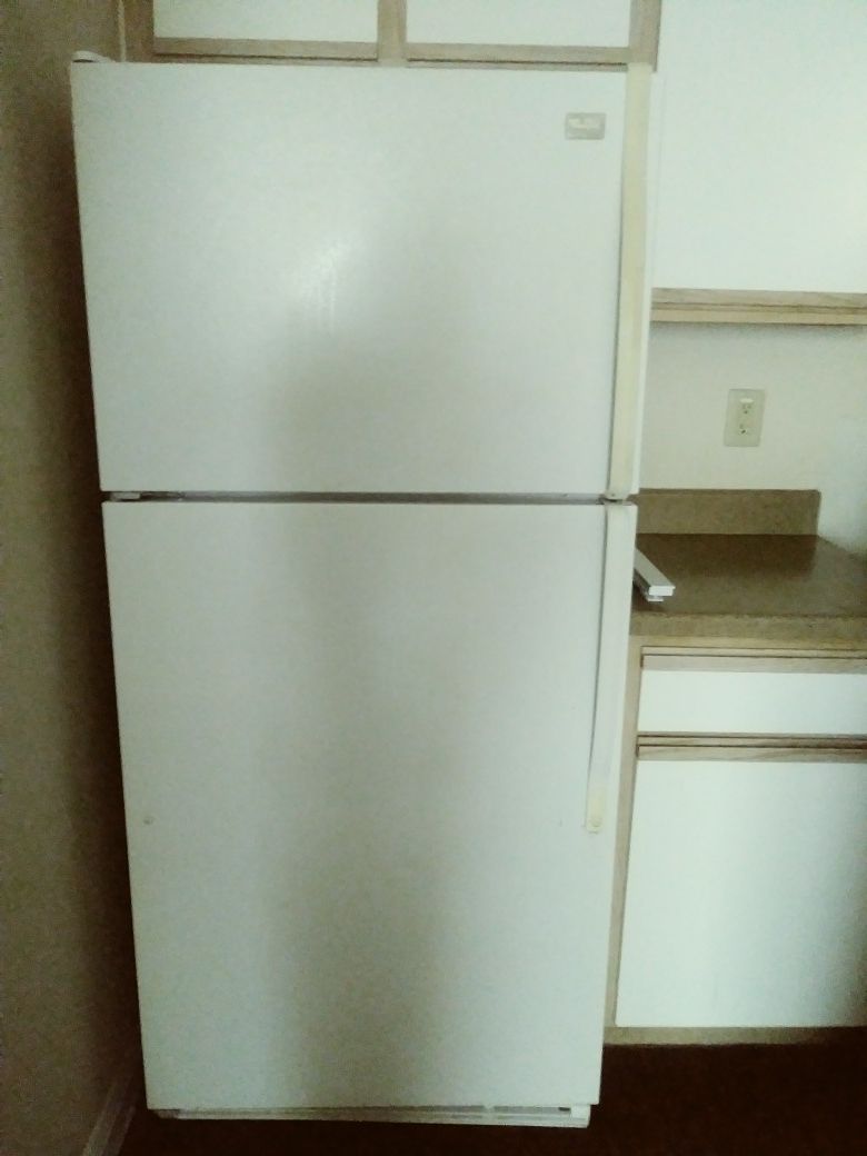 Whirlpool 18 Cu. Ft. Refrigerator w/ Icemaker