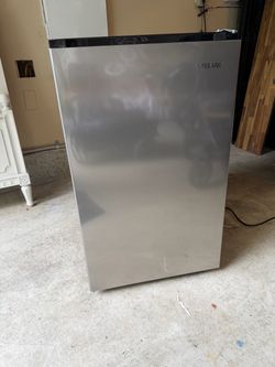 Vissani Mini Fridge