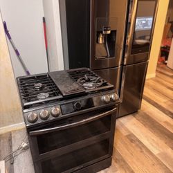     Samsung Stainless Steel Gas Range / Oven – Excellent Condition