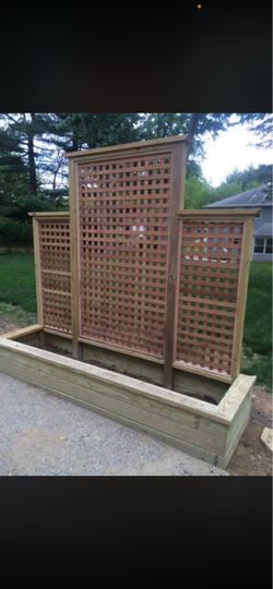 Wood Raised Garden Bed with Lattice Trellis