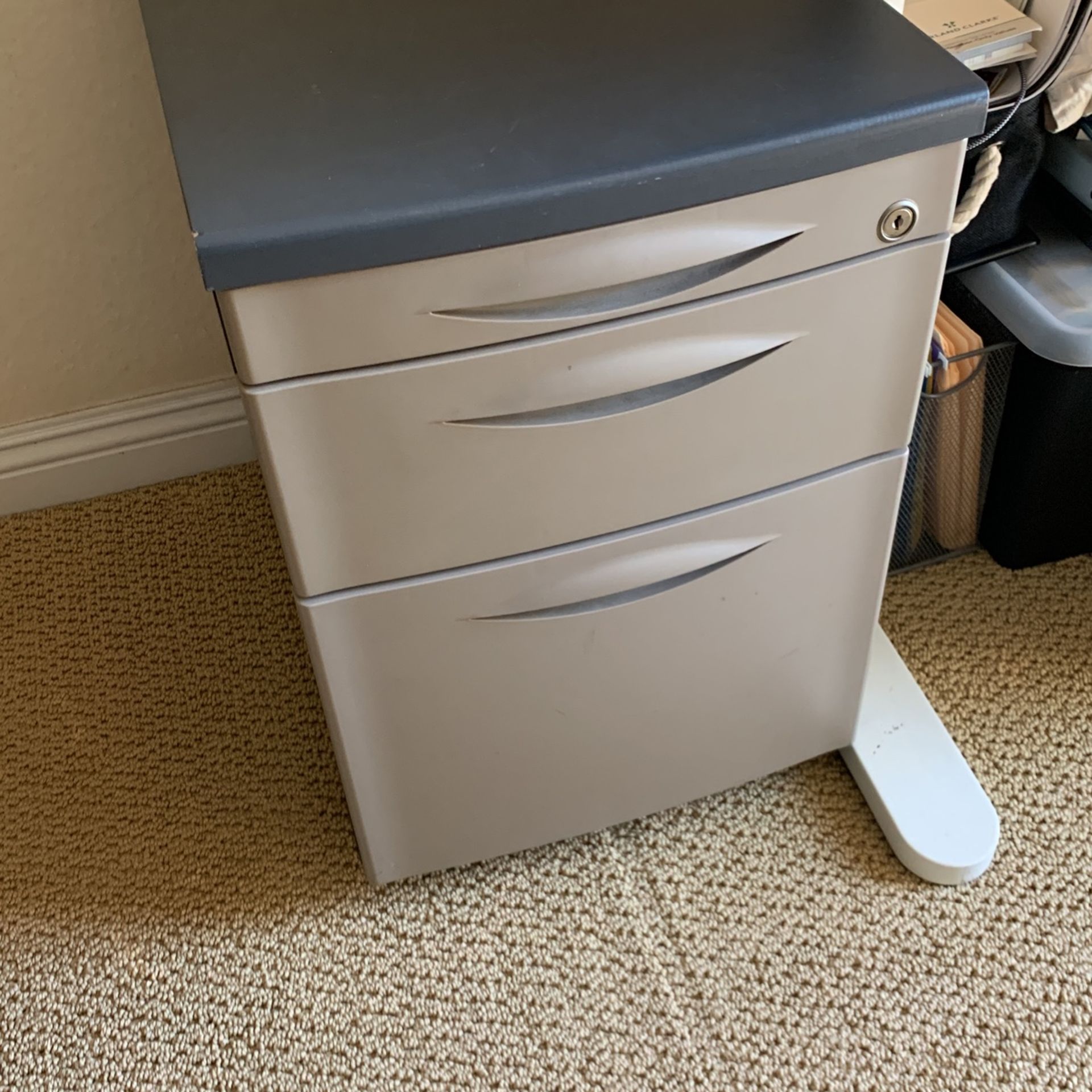 Heavy Duty File Cabinet Great Condition