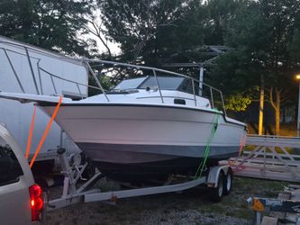 1993 Bayliner 2352 walk around cabin