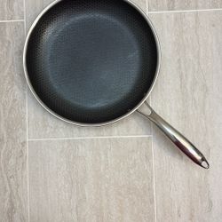 New 12 Inch Hexclad Hybrid Frying Pan.