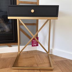 » BRAND NEW End Table or Night Stand «
