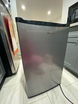 Whirlpool Mini Fridge with Freezer Compartment