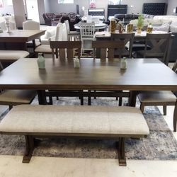 Quincy dining table❤️✨ we have delivery 🚛👍🏼 only $49 down 👏🏼 (Price:$899)