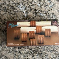 NEW! Attractive Set of  Napkin Ring Holders