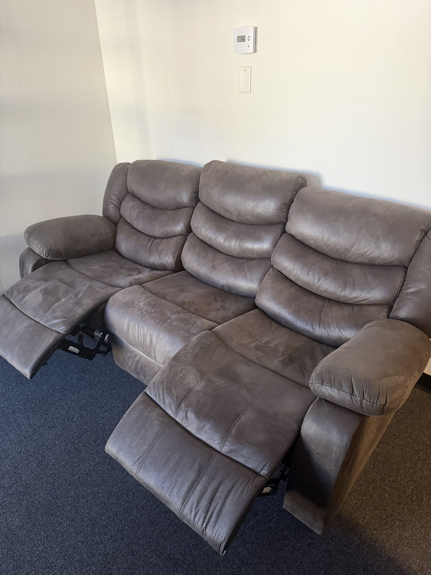 Mathis brothers couch Recliner 