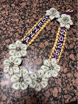 Money graduation lei