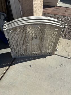 Free baby/ dog gate