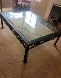 Elegant Glass-Top Coffee Table with Metal Base – Classic / Mediterranean Style