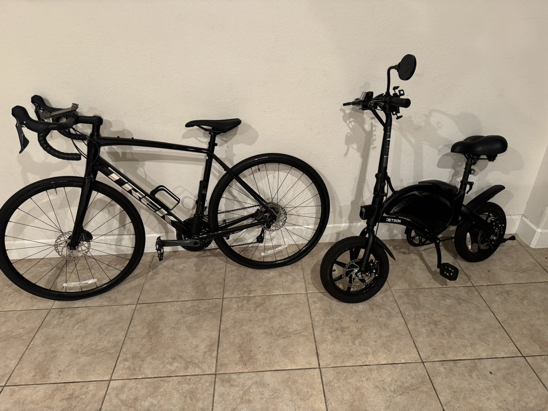  Make A OFFER! Trek DOMANE AL 4 56 BK-BK 2021 - 2022 And Blk Jetson