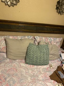 King Bed Set Selling Because Moving