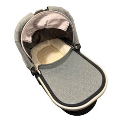 Uppababy Vista 2 Bassinet With Net Bug Protection 