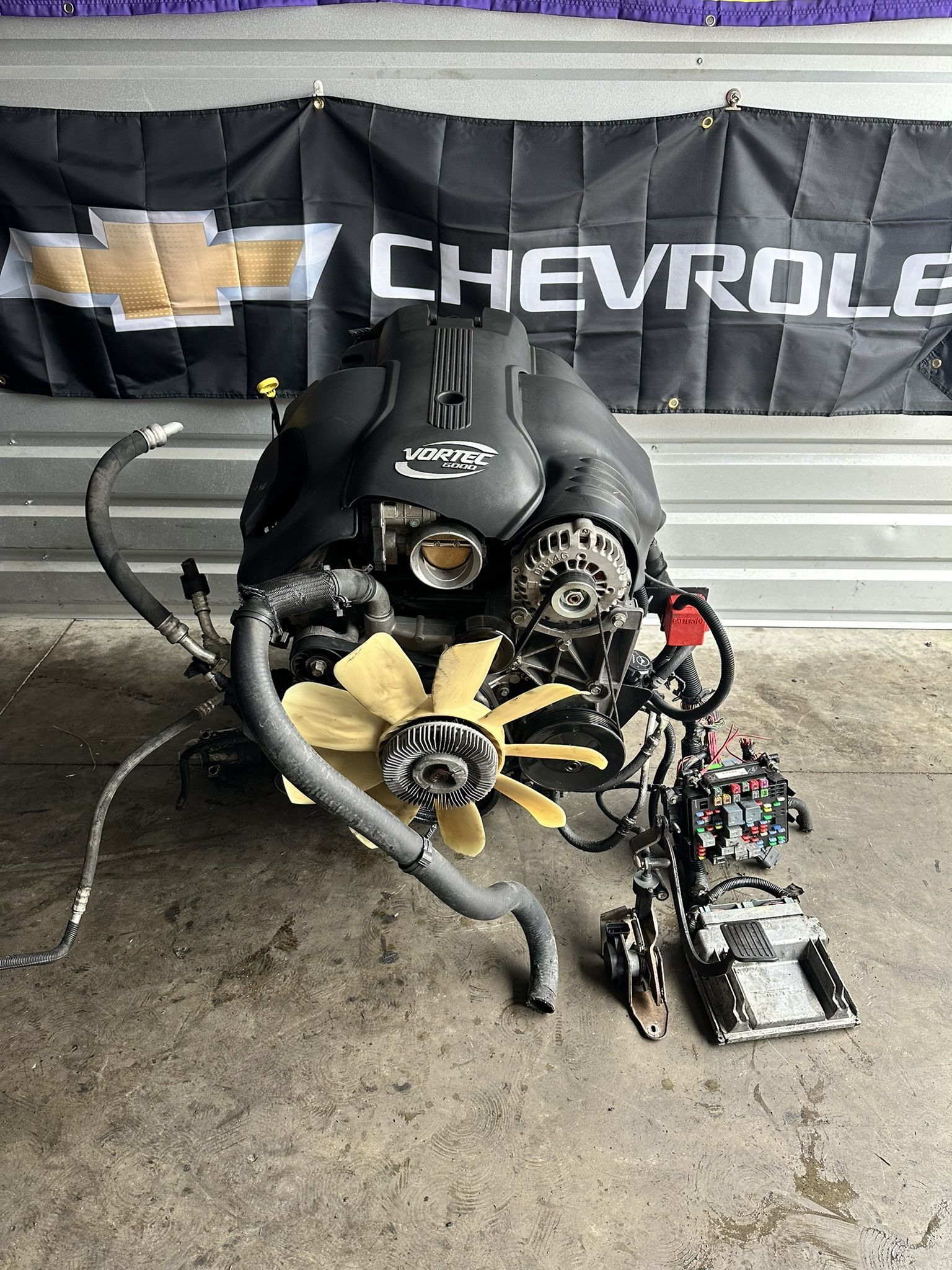 GM LS 6.0 LQ9 Hi Output Complete with Harness and computer + Fuse Block ~ Gas Pedal Included