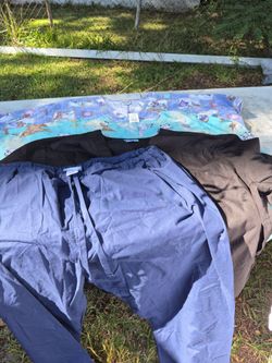 Simply basic, two tops women's three x then I have a unicex, scrub, black three x then I have a unicex, scrub, navy blue pants drawstrings, three x tw